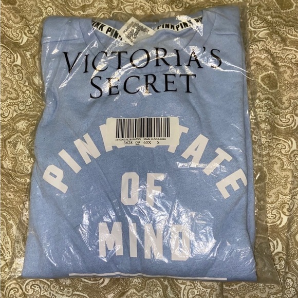 VS Pink Crew - Picture 3 of 5